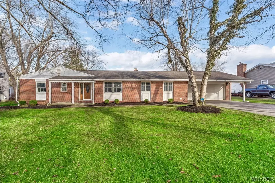 5325 Thompson Rd, Clarence, NY 14031 43 Photos Movoto