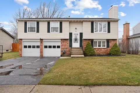 32 Crofton Dr, West Seneca, NY 14224