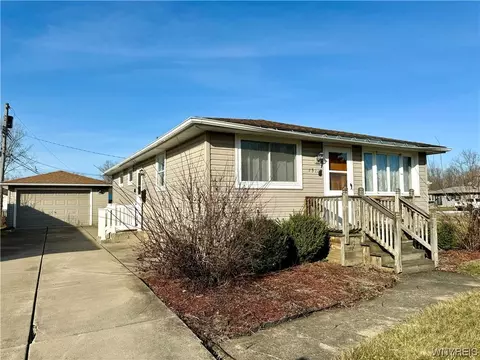 151 Maryknoll Dr, Lackawanna, NY 14218