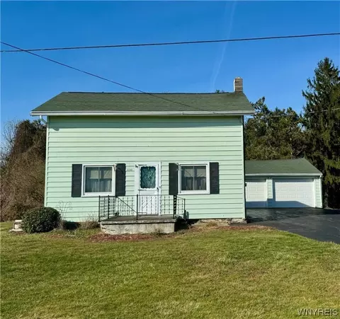 7914 N Pembroke Rd, Pembroke, NY 14020