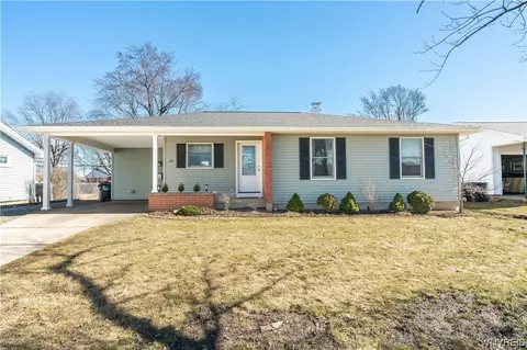 33 Marian Dr, Tonawanda, NY 14150