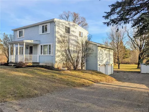 733 Jewett Holmwood Rd, Aurora, NY 14052