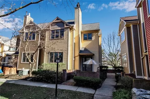 82 Cornhill Pl, Rochester, NY 14608