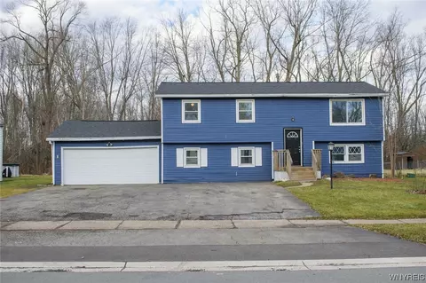 56 Mercury Dr, Gates, NY 14624