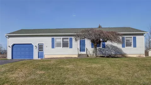 54 Cathedral Dr, West Seneca, NY 14224