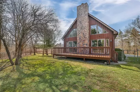 1444 Sturgeon Point Rd, Evans, NY 14047