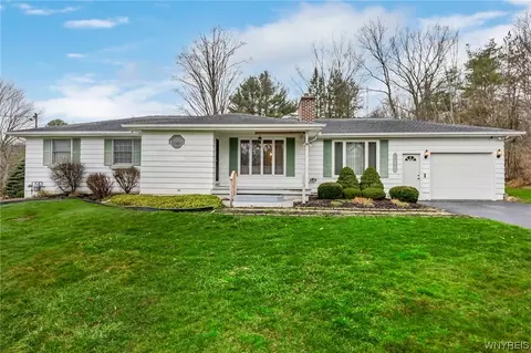 11722 Liberia Rd, East Aurora, NY 14052