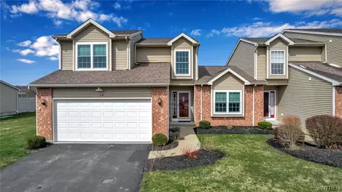 24 Hedge Ln, Lancaster, NY 14086