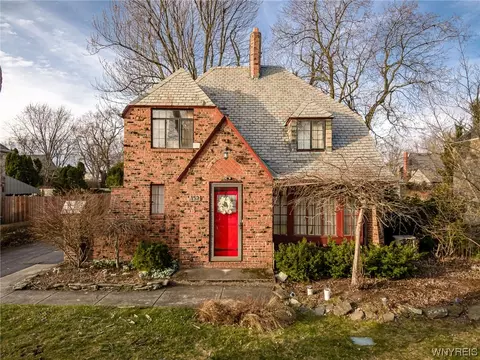 152 Leicester Rd, Buffalo, NY 14217