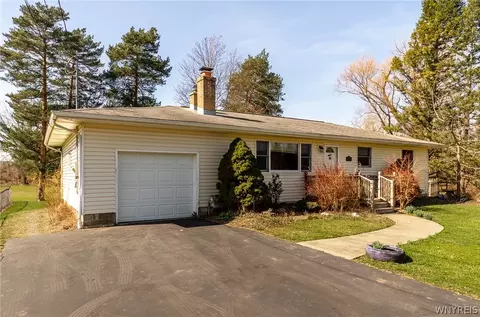5626 Newhouse Rd, East Amherst, NY 14051