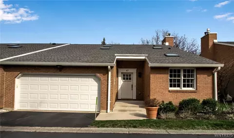 47 Wellington Ct, Amherst, NY 14221