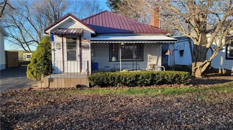 6119 Main Rd, Stafford, NY 14143