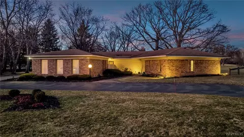 5171 Military Rd, Lewiston, NY 14092