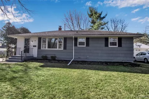 39 Priscilla Ln, Lockport, NY 14094
