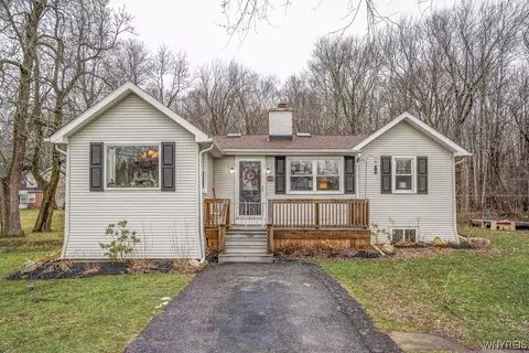 1678 Schoellkopf Rd, Lake View, NY 14085