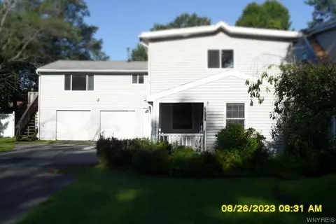 6694 Prescott Dr, Evans, NY 14047