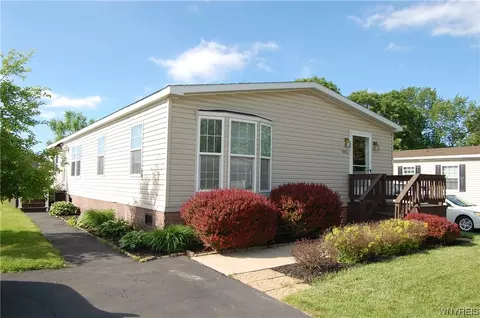9896 Limehouse Dr, Clarence, NY 14031