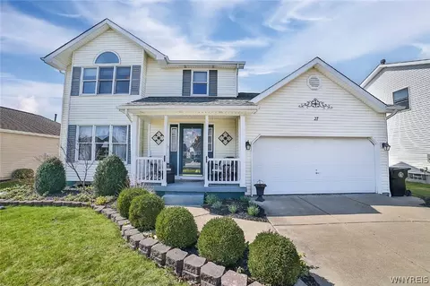 27 Traceway, Lancaster, NY 14086