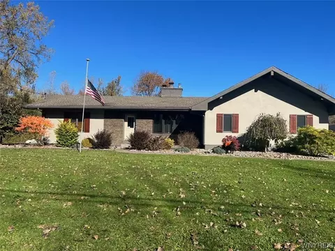 10590 Cedar Rd, Clarence Center, NY 14032