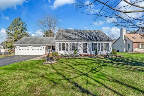6104 Thornwood Dr, Hamburg, NY 14075