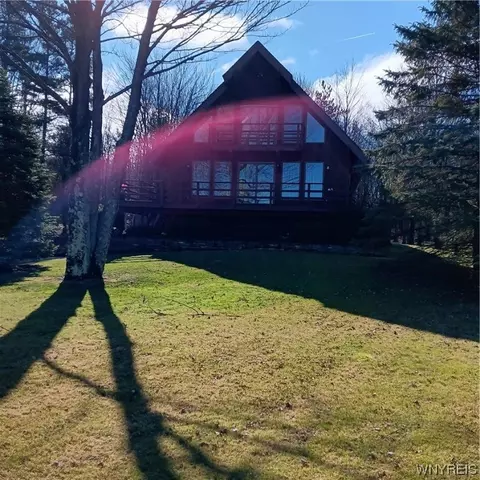 5020 Mayer Rd, Hamburg, NY 14075
