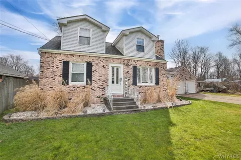 5839 Rosewood Ter, Lake View, NY 14085