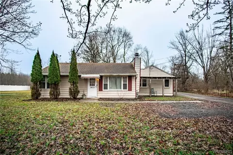 7433 Bear Ridge Rd, Pendleton, NY 14120