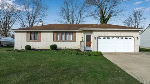 70 Creekview Dr, West Seneca, NY 14224