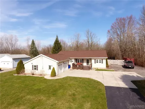 923 Balmer Rd, Porter, NY 14174
