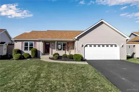45 N Alexander Pkwy, Pendleton, NY 14120