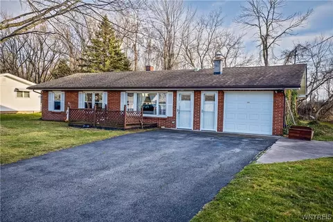 6000 Godfrey Rd, Burt, NY 14028