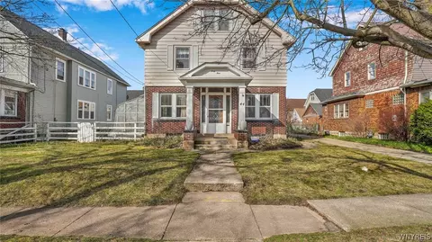 44 Pine Rdg, Cheektowaga, NY 14225