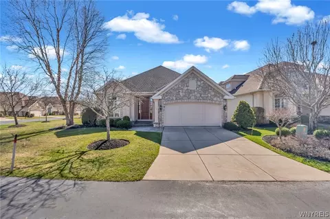 55 Summer Hill Ln, Amherst, NY 14221