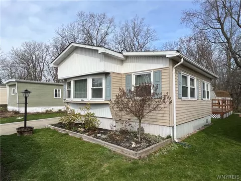 183 Carefree Ln, Cheektowaga, NY 14227