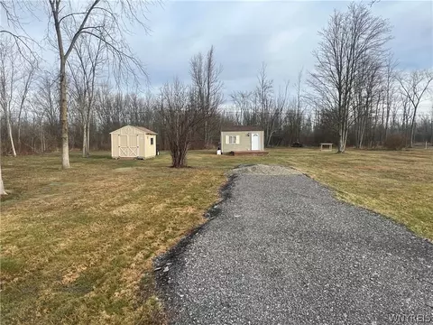 7651 Simms Rd, Royalton, NY 14094