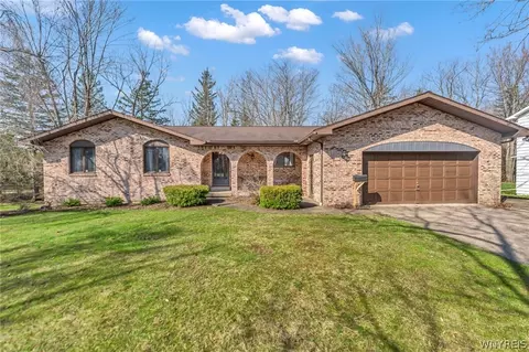 36 Borden Rd, West Seneca, NY 14224