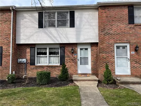 289 Wimbledon Ct, West Seneca, NY 14224