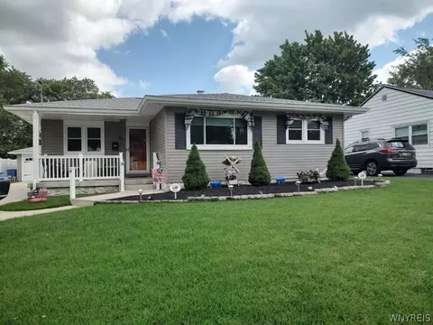 82 S Irwinwood Rd, Lancaster, NY 14086