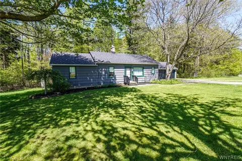6448 Boston Ridge Rd, Orchard Park, NY 14127