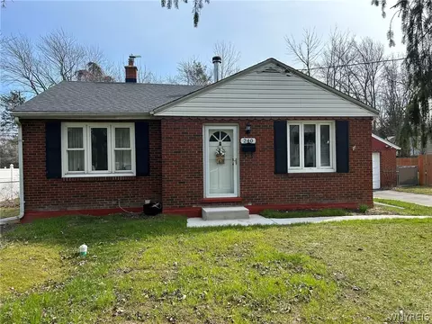 240 N 9th St, Lewiston, NY 14092
