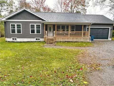 9628 Kenmore St, Evans, NY 14006
