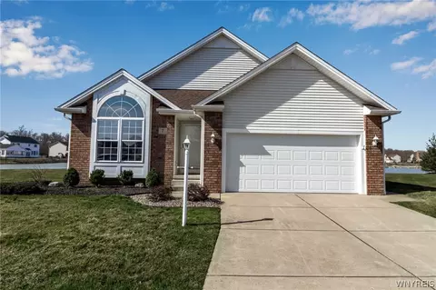 7 Starling Ct, Wheatfield, NY 14120