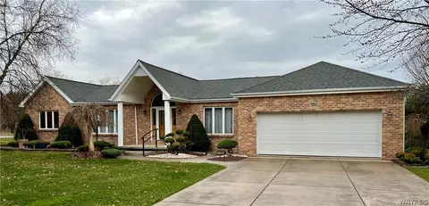 7956 Milestrip Rd, Orchard Park, NY 14127