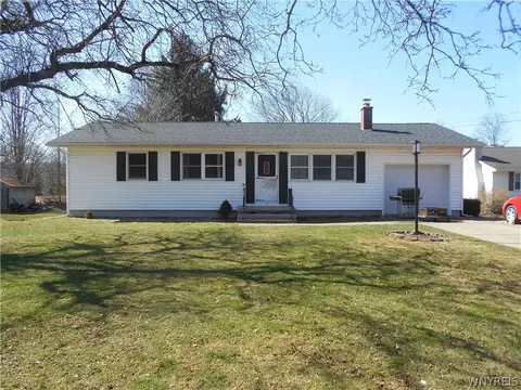 44 Grove St, Delevan, NY 14042