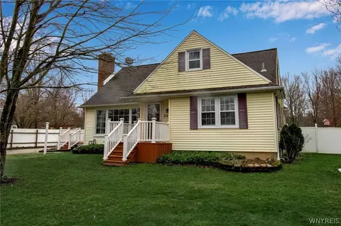 2292 1st St, Grand Island, NY 14072