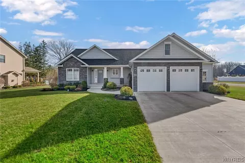 4711 Hickory Ln, Lewiston, NY 14092