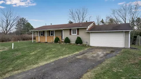 1457 Pontiac Rd, Evans, NY 14006