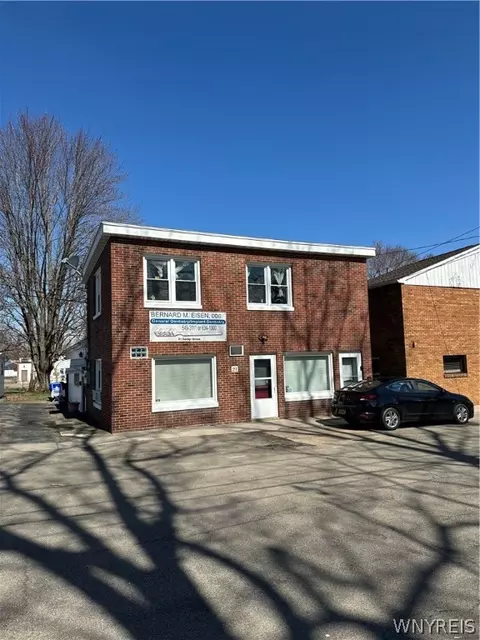 21 Center St, Evans, NY 14006