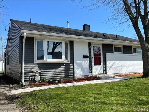 43 Marilyn Dr, Grand Island, NY 14072