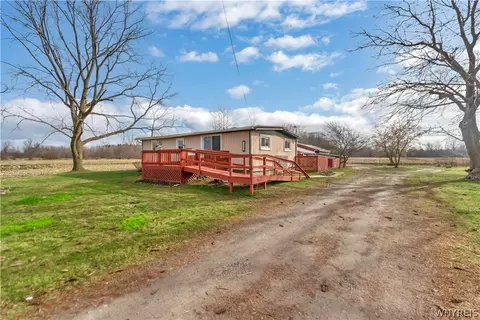 2405 Checkered Tavern Rd, Hartland, NY 14008 photo 2